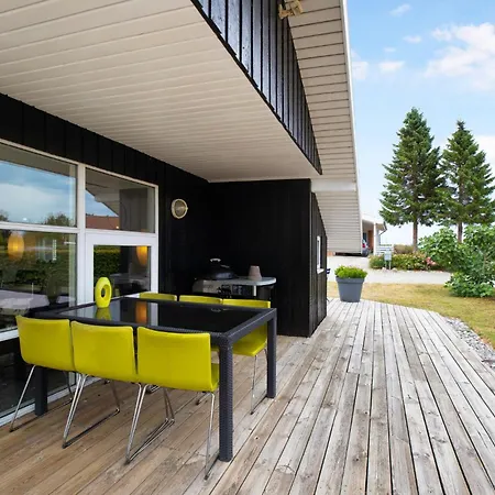3 Bedroom Awesome In Hébergement de vacances *