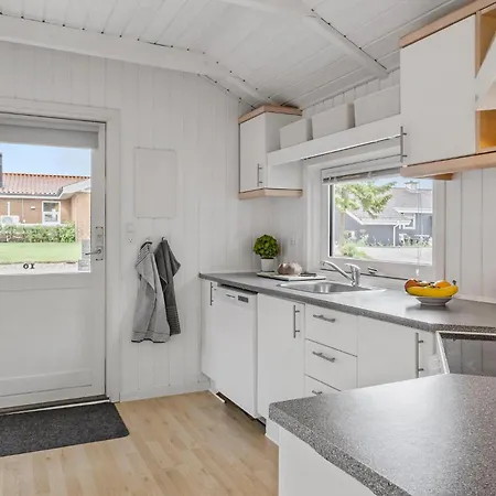3 Bedroom Awesome In Prázdninový dům Broager