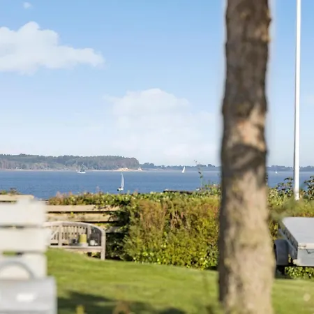 3 Bedroom Awesome In Holiday home